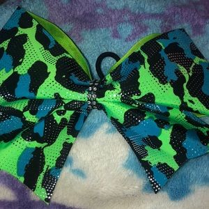 Cheer bow